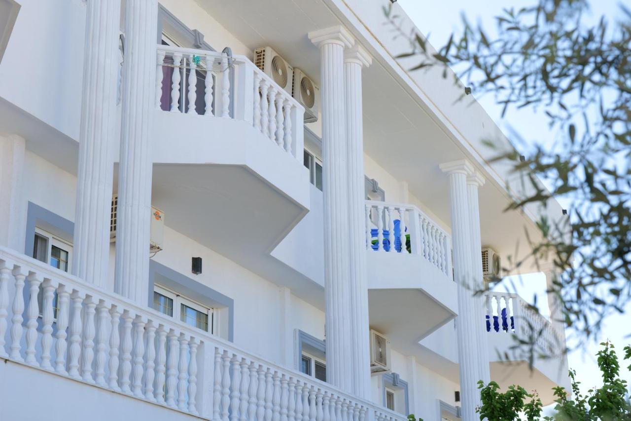 Vila Unique Aparthotel คซามิล ภายนอก รูปภาพ