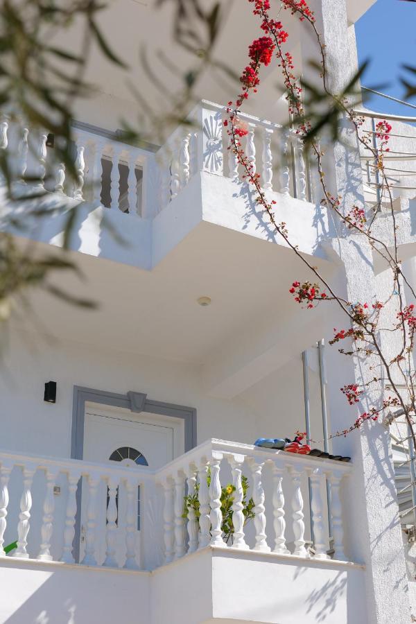 Vila Unique Aparthotel คซามิล ภายนอก รูปภาพ
