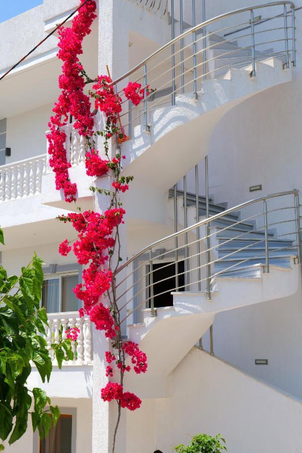 Vila Unique Aparthotel คซามิล ภายนอก รูปภาพ